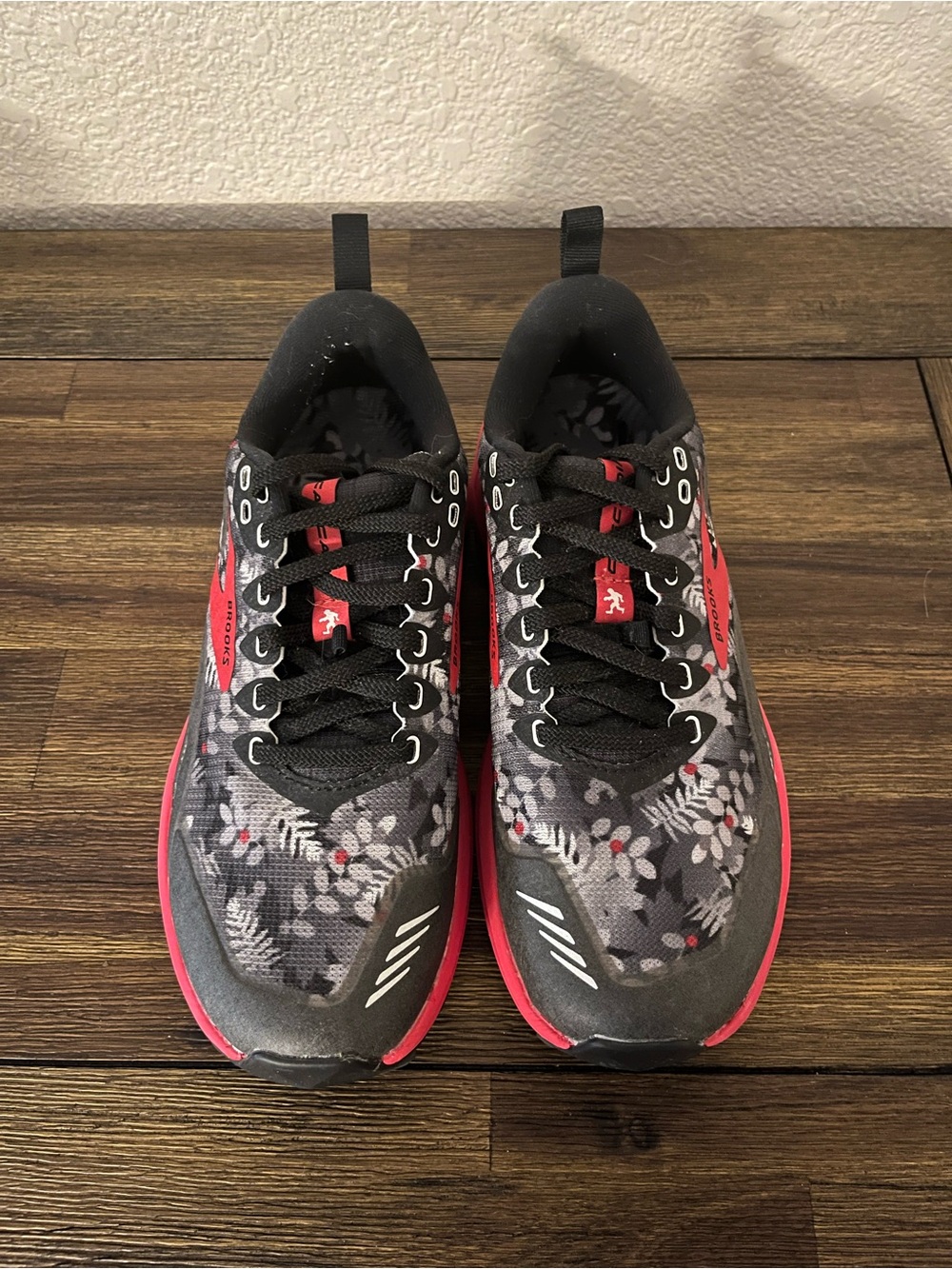 Brooks Women’s Cascadia 16 Sasquatch Edition Trail Running Shoes Hiking size 7 - Picture 3 of 7